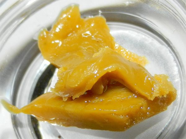 dabbing cannabis extract